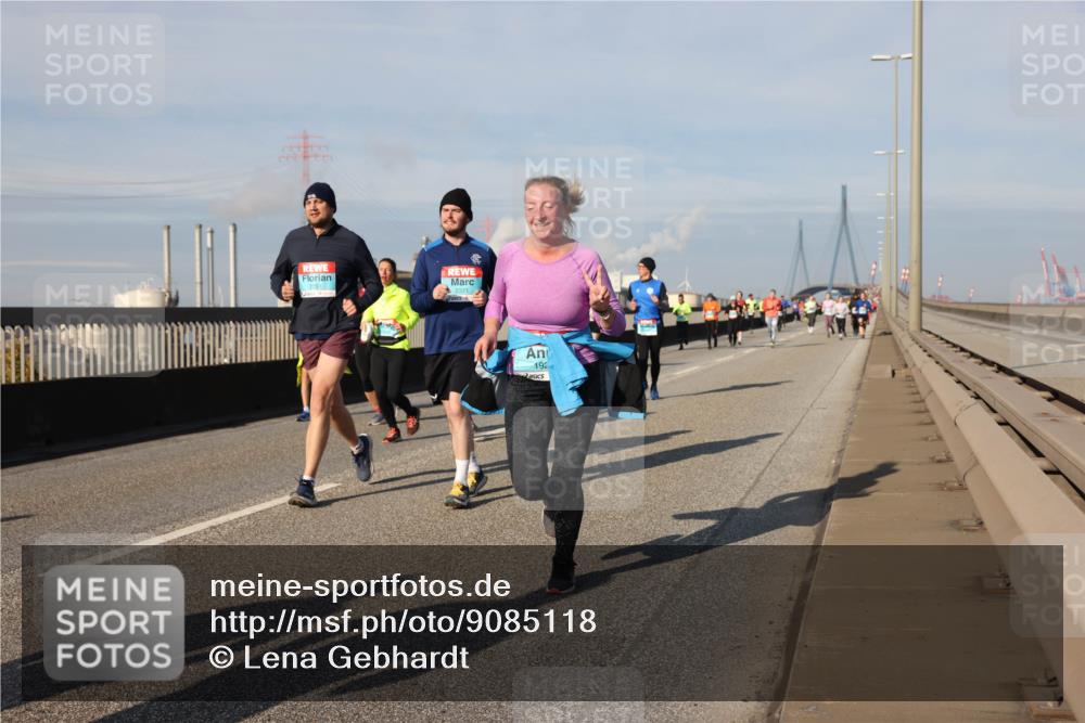 03.10.2025 - Köhlbrandbrückenlauf Lena Gebhardt http://msf.ph/oto/9085118 03.10.2025 10:05:26 Position 2 2351, 2371, 192 meine-sportfotos.de