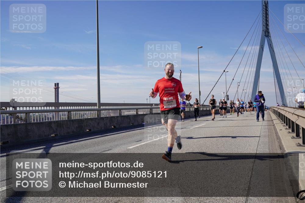 03.10.2025 - Köhlbrandbrückenlauf Michael Burmester http://msf.ph/oto/9085121 03.10.2025 12:42:55 Position 2 4113 meine-sportfotos.de
