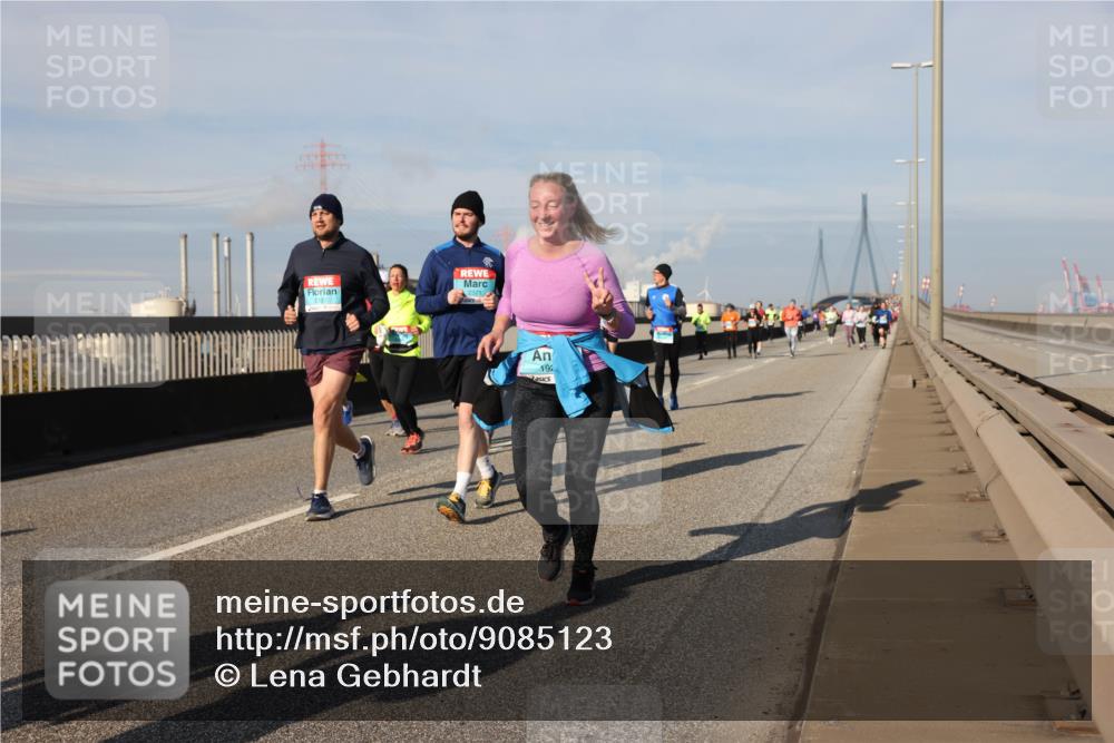 03.10.2025 - Köhlbrandbrückenlauf Lena Gebhardt http://msf.ph/oto/9085123 03.10.2025 10:05:26 Position 2 2351, 2371, 192 meine-sportfotos.de