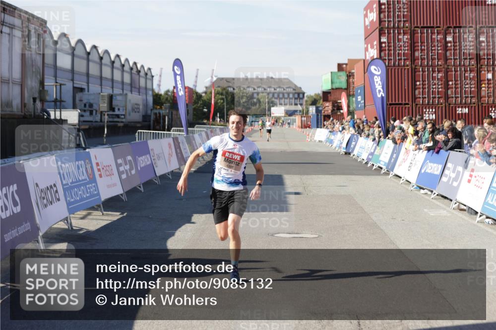 03.10.2025 - Köhlbrandbrückenlauf Jannik Wohlers http://msf.ph/oto/9085132 03.10.2025 12:52:18 Ziel 4301 meine-sportfotos.de