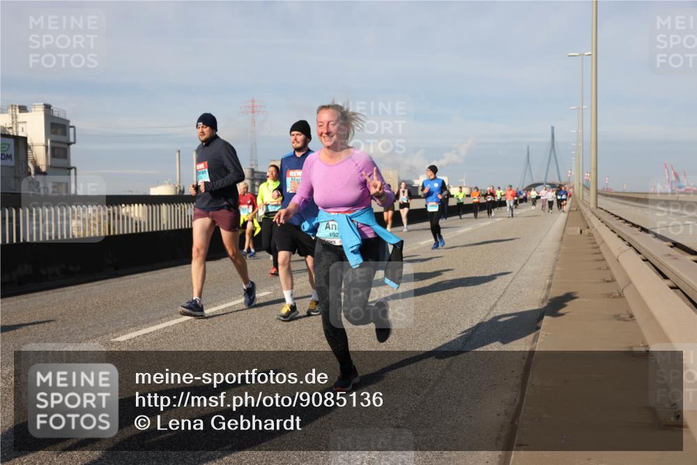 03.10.2025 - Köhlbrandbrückenlauf Lena Gebhardt http://msf.ph/oto/9085136 03.10.2025 10:05:27 Position 2 192 meine-sportfotos.de