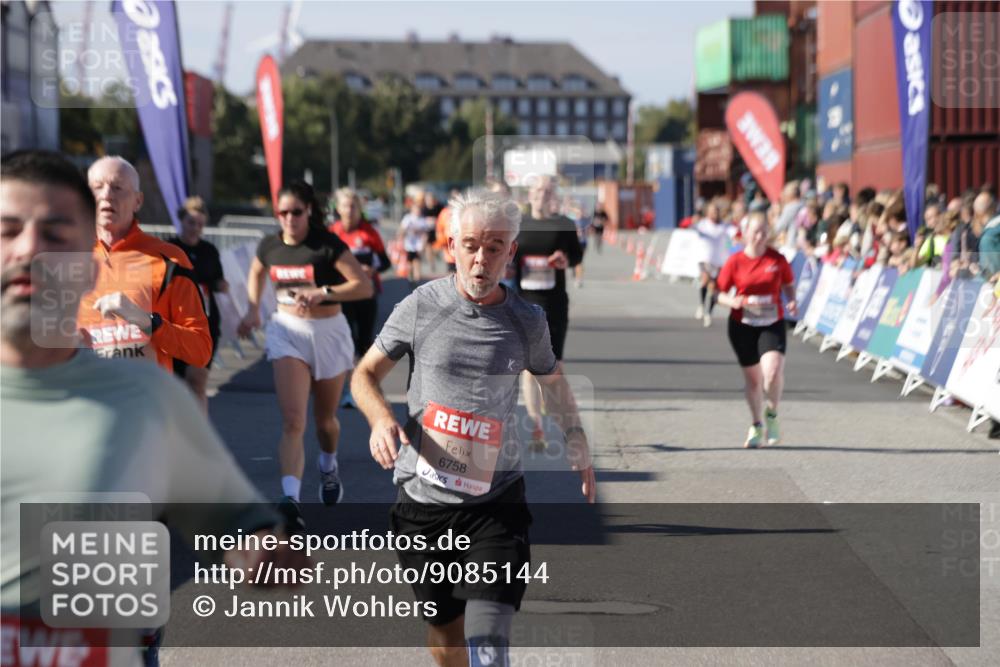 03.10.2025 - Köhlbrandbrückenlauf Jannik Wohlers http://msf.ph/oto/9085144 03.10.2025 13:18:36 Ziel 4154, 4280, 4341, 4606, 4796, 4812, 4819, 4826, 4882, 5115, 5178, 5192, 6084, 6429, 6596, 6700, 6758 meine-sportfotos.de