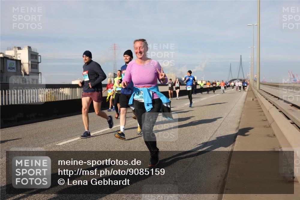 03.10.2025 - Köhlbrandbrückenlauf Lena Gebhardt http://msf.ph/oto/9085159 03.10.2025 10:05:27 Position 2 19 meine-sportfotos.de