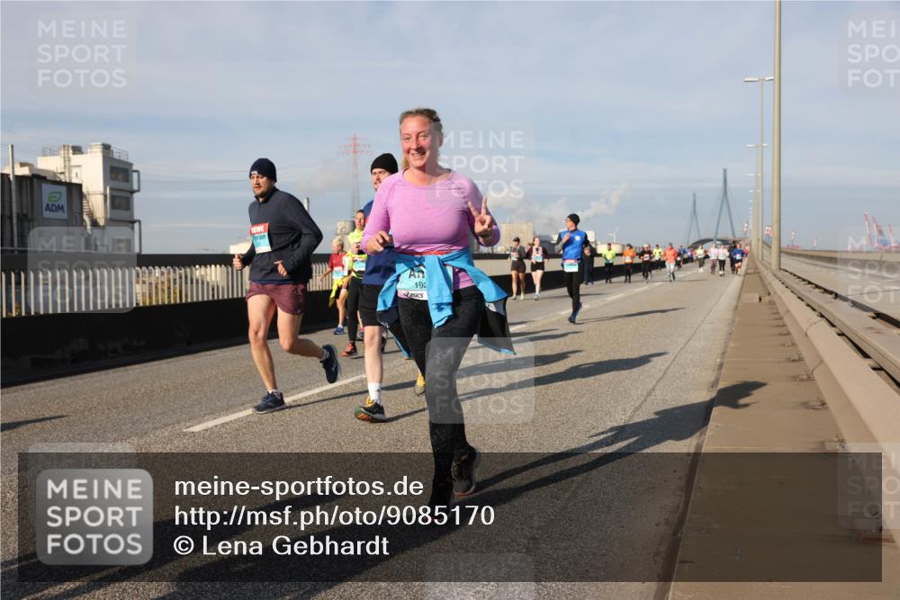 03.10.2025 - Köhlbrandbrückenlauf Lena Gebhardt http://msf.ph/oto/9085170 03.10.2025 10:05:27 Position 2 19 meine-sportfotos.de