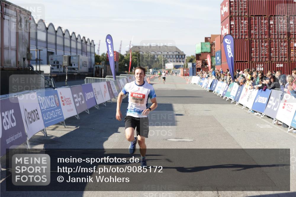 03.10.2025 - Köhlbrandbrückenlauf Jannik Wohlers http://msf.ph/oto/9085172 03.10.2025 12:52:18 Ziel 4301 meine-sportfotos.de