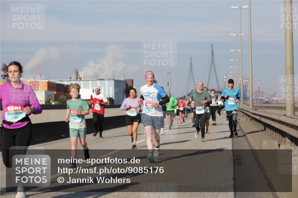 03.10.2025 - Köhlbrandbrückenlauf Jannik Wohlers http://msf.ph/oto/9085176 03.10.2025 09:56:43 Position 3 3352, 1806, 41, 1640 meine-sportfotos.de