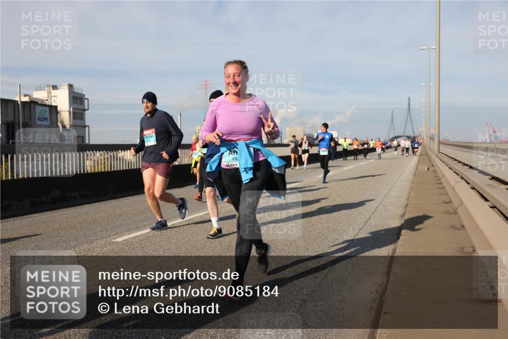 03.10.2025 - Köhlbrandbrückenlauf Lena Gebhardt http://msf.ph/oto/9085184 03.10.2025 10:05:27 Position 2 19 meine-sportfotos.de