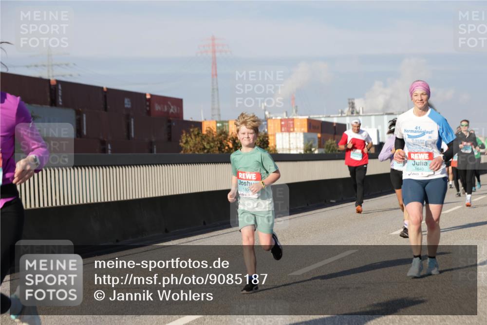 03.10.2025 - Köhlbrandbrückenlauf Jannik Wohlers http://msf.ph/oto/9085187 03.10.2025 09:56:44 Position 3 1800, 41, 1640 meine-sportfotos.de