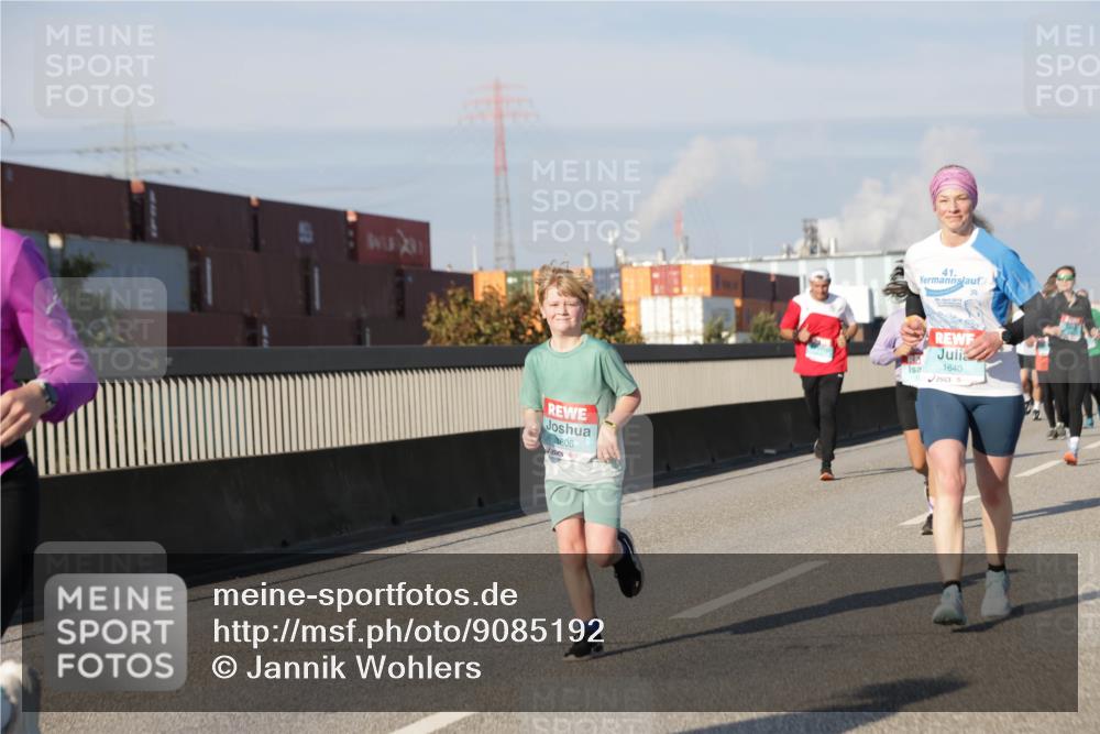 03.10.2025 - Köhlbrandbrückenlauf Jannik Wohlers http://msf.ph/oto/9085192 03.10.2025 09:56:44 Position 3 1806, 41, 1640 meine-sportfotos.de