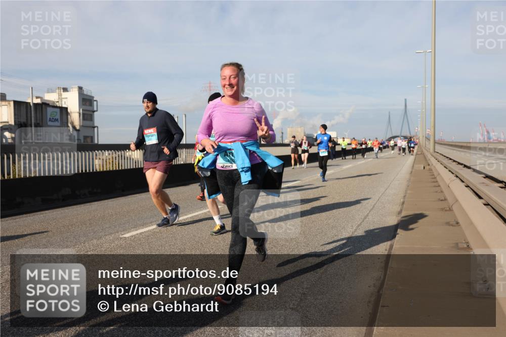 03.10.2025 - Köhlbrandbrückenlauf Lena Gebhardt http://msf.ph/oto/9085194 03.10.2025 10:05:27 Position 2  meine-sportfotos.de