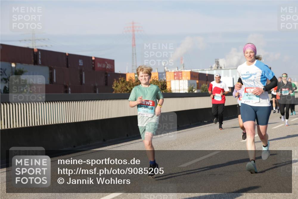 03.10.2025 - Köhlbrandbrückenlauf Jannik Wohlers http://msf.ph/oto/9085205 03.10.2025 09:56:44 Position 3 1806, 41, 1640 meine-sportfotos.de