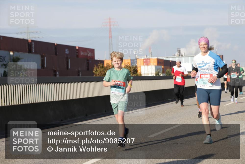 03.10.2025 - Köhlbrandbrückenlauf Jannik Wohlers http://msf.ph/oto/9085207 03.10.2025 09:56:44 Position 3 1806, 41, 29, 2012, 1640 meine-sportfotos.de