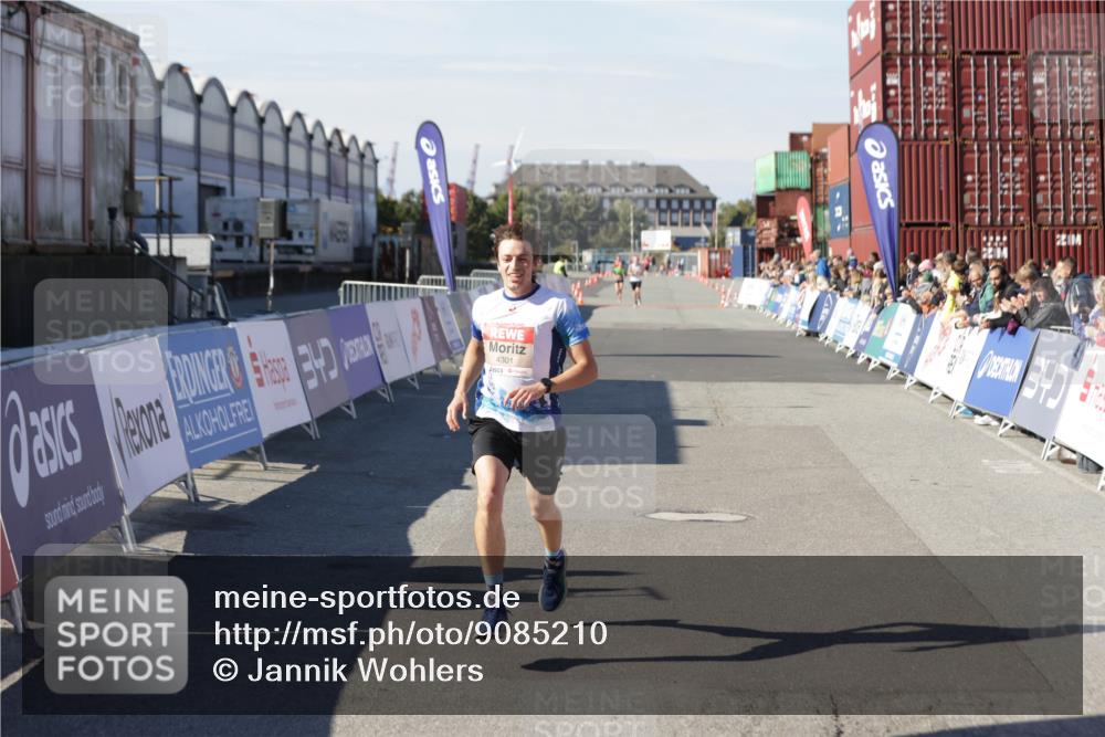 03.10.2025 - Köhlbrandbrückenlauf Jannik Wohlers http://msf.ph/oto/9085210 03.10.2025 12:52:18 Ziel 4301 meine-sportfotos.de