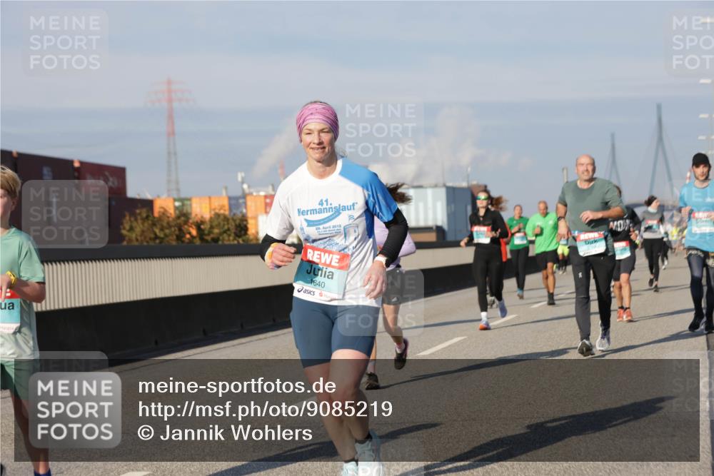 03.10.2025 - Köhlbrandbrückenlauf Jannik Wohlers http://msf.ph/oto/9085219 03.10.2025 09:56:45 Position 3 41, 29, 2012, 31, 1, 1640 meine-sportfotos.de