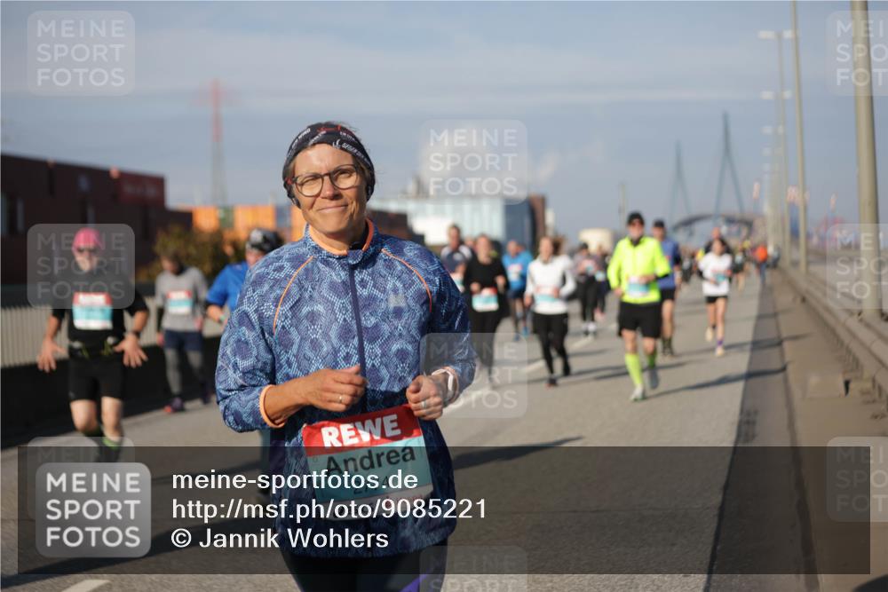 03.10.2025 - Köhlbrandbrückenlauf Jannik Wohlers http://msf.ph/oto/9085221 03.10.2025 10:07:23 Position 3 2774 meine-sportfotos.de