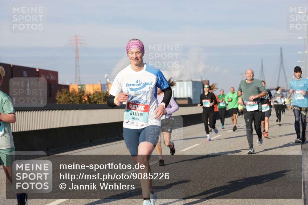 03.10.2025 - Köhlbrandbrückenlauf Jannik Wohlers http://msf.ph/oto/9085226 03.10.2025 09:56:45 Position 3 41, 29, 2012, 31, 1, 1640 meine-sportfotos.de