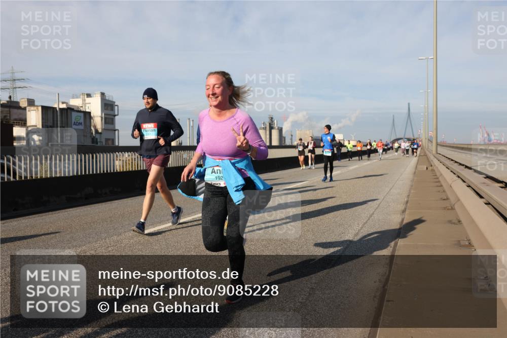 03.10.2025 - Köhlbrandbrückenlauf Lena Gebhardt http://msf.ph/oto/9085228 03.10.2025 10:05:27 Position 2 192 meine-sportfotos.de
