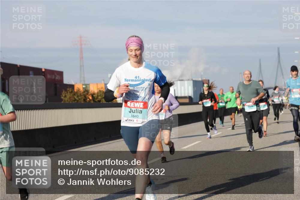 03.10.2025 - Köhlbrandbrückenlauf Jannik Wohlers http://msf.ph/oto/9085232 03.10.2025 09:56:45 Position 3 41, 29, 2012, 1640 meine-sportfotos.de