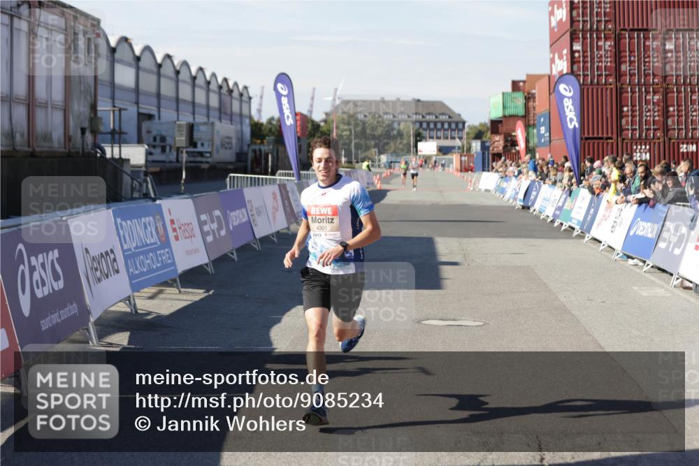 03.10.2025 - Köhlbrandbrückenlauf Jannik Wohlers http://msf.ph/oto/9085234 03.10.2025 12:52:18 Ziel 4301 meine-sportfotos.de
