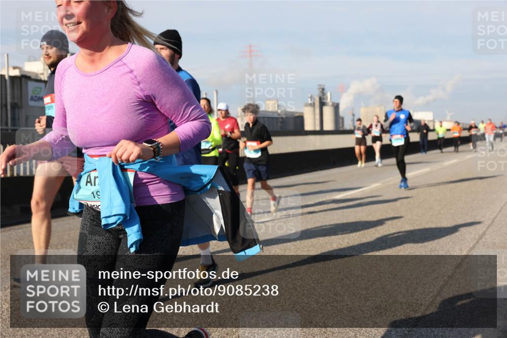 03.10.2025 - Köhlbrandbrückenlauf Lena Gebhardt http://msf.ph/oto/9085238 03.10.2025 10:05:27 Position 2 19 meine-sportfotos.de