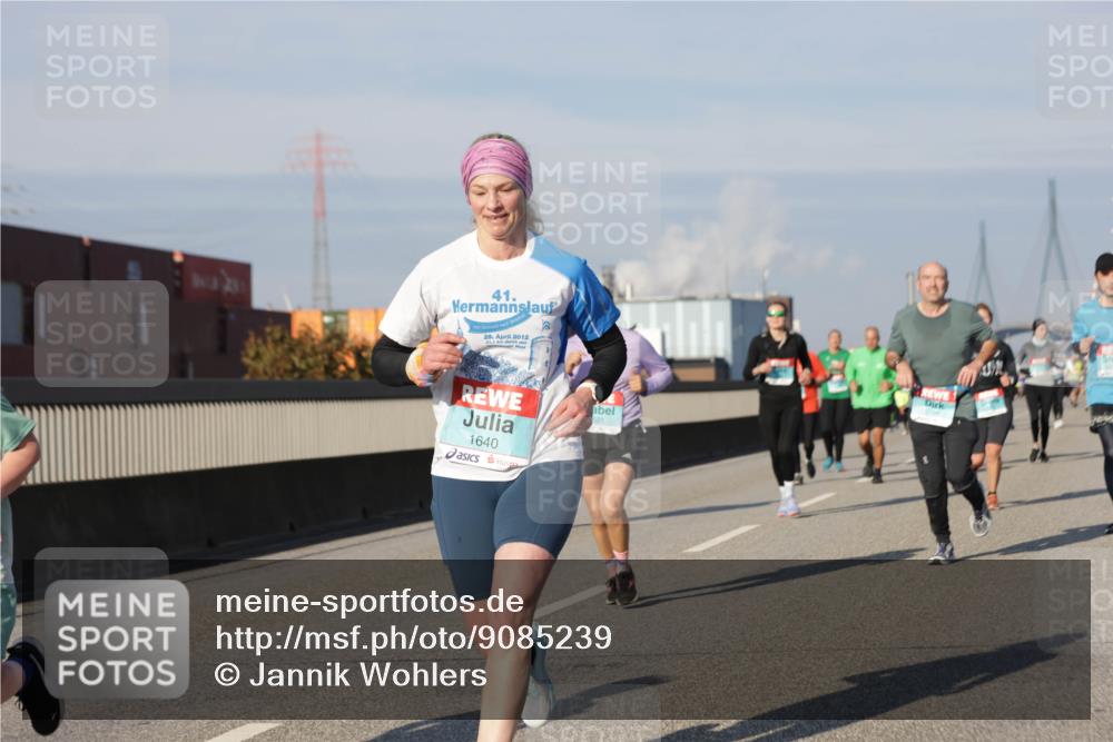 03.10.2025 - Köhlbrandbrückenlauf Jannik Wohlers http://msf.ph/oto/9085239 03.10.2025 09:56:45 Position 3 41, 29, 2012, 1640, 21 meine-sportfotos.de
