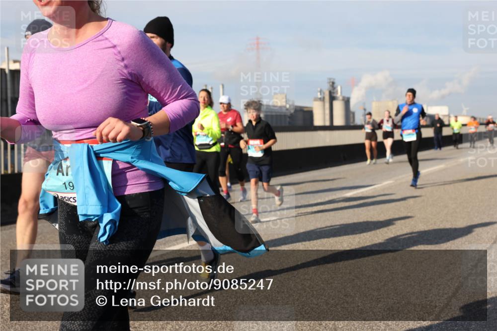 03.10.2025 - Köhlbrandbrückenlauf Lena Gebhardt http://msf.ph/oto/9085247 03.10.2025 10:05:27 Position 2 19 meine-sportfotos.de