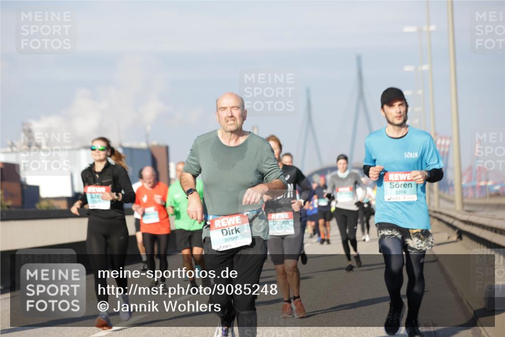 03.10.2025 - Köhlbrandbrückenlauf Jannik Wohlers http://msf.ph/oto/9085248 03.10.2025 09:56:46 Position 3 2799, 1771, 3394 meine-sportfotos.de