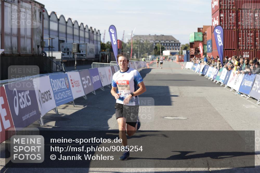 03.10.2025 - Köhlbrandbrückenlauf Jannik Wohlers http://msf.ph/oto/9085254 03.10.2025 12:52:18 Ziel 4301 meine-sportfotos.de