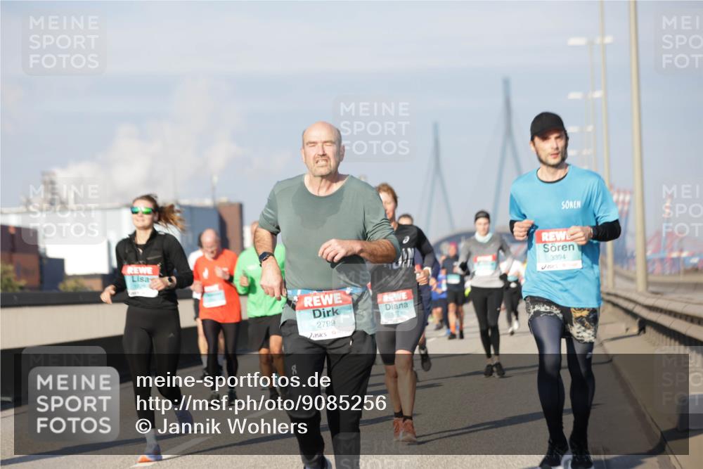 03.10.2025 - Köhlbrandbrückenlauf Jannik Wohlers http://msf.ph/oto/9085256 03.10.2025 09:56:47 Position 3 2799, 1771, 3394 meine-sportfotos.de
