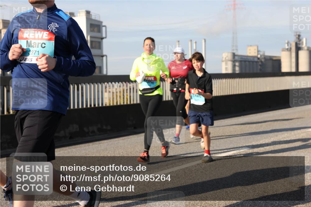03.10.2025 - Köhlbrandbrückenlauf Lena Gebhardt http://msf.ph/oto/9085264 03.10.2025 10:05:28 Position 2 2371 meine-sportfotos.de