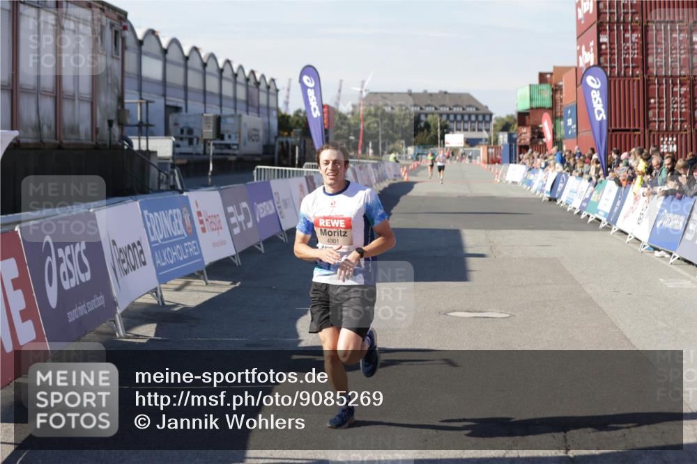 03.10.2025 - Köhlbrandbrückenlauf Jannik Wohlers http://msf.ph/oto/9085269 03.10.2025 12:52:18 Ziel 4301 meine-sportfotos.de