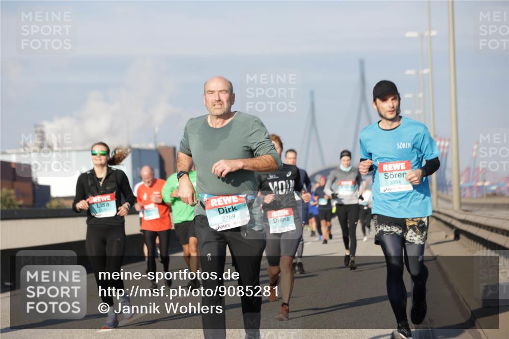 03.10.2025 - Köhlbrandbrückenlauf Jannik Wohlers http://msf.ph/oto/9085281 03.10.2025 09:56:47 Position 3 2799, 1771, 3394 meine-sportfotos.de