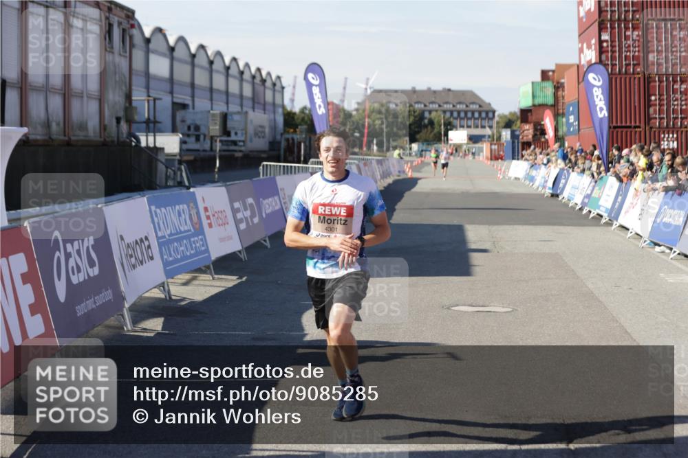 03.10.2025 - Köhlbrandbrückenlauf Jannik Wohlers http://msf.ph/oto/9085285 03.10.2025 12:52:18 Ziel 4301 meine-sportfotos.de