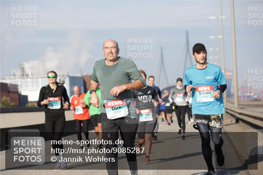 03.10.2025 - Köhlbrandbrückenlauf Jannik Wohlers http://msf.ph/oto/9085287 03.10.2025 09:56:47 Position 3 2799, 3394 meine-sportfotos.de