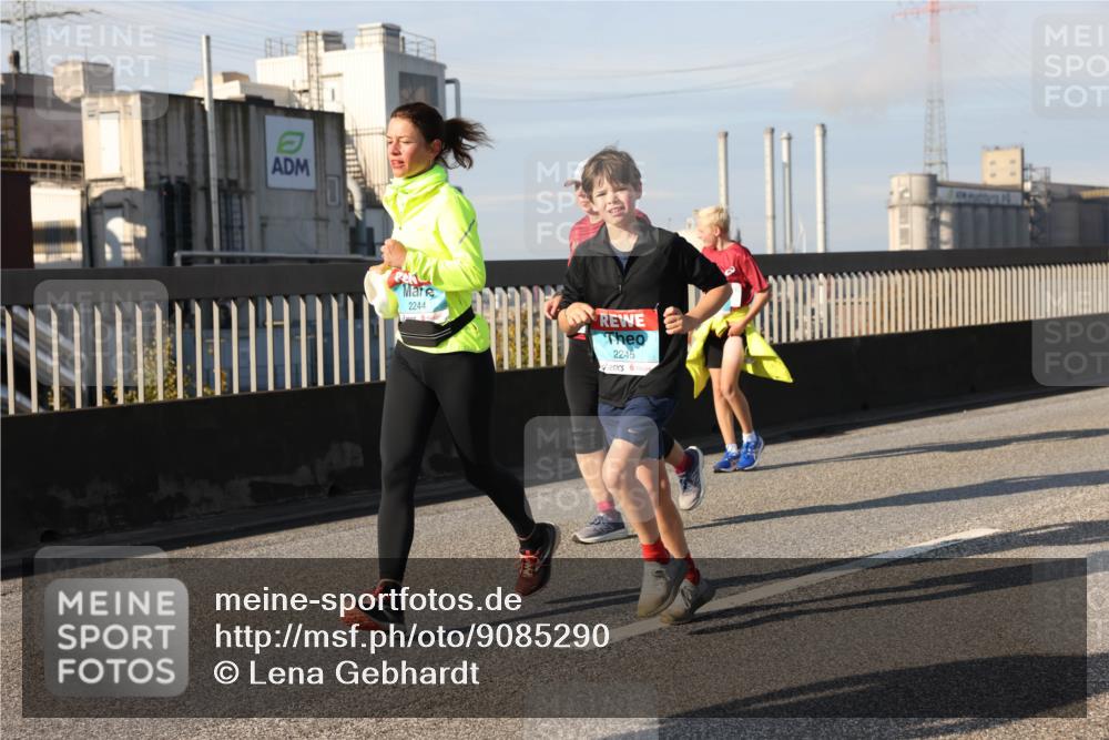 03.10.2025 - Köhlbrandbrückenlauf Lena Gebhardt http://msf.ph/oto/9085290 03.10.2025 10:05:28 Position 2 2244, 2245 meine-sportfotos.de