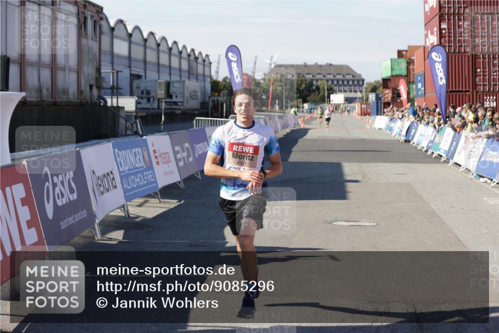 03.10.2025 - Köhlbrandbrückenlauf Jannik Wohlers http://msf.ph/oto/9085296 03.10.2025 12:52:18 Ziel 4301 meine-sportfotos.de
