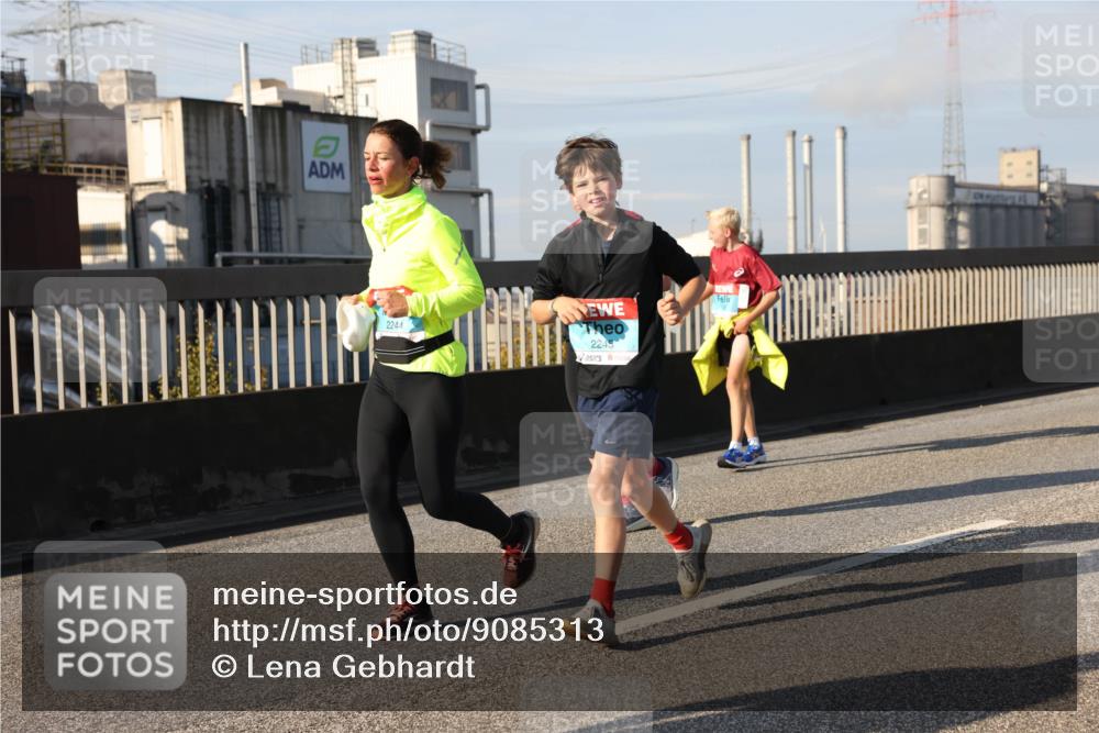 03.10.2025 - Köhlbrandbrückenlauf Lena Gebhardt http://msf.ph/oto/9085313 03.10.2025 10:05:28 Position 2 2244, 2245 meine-sportfotos.de