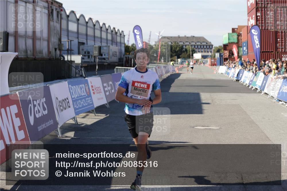 03.10.2025 - Köhlbrandbrückenlauf Jannik Wohlers http://msf.ph/oto/9085316 03.10.2025 12:52:18 Ziel 4301 meine-sportfotos.de