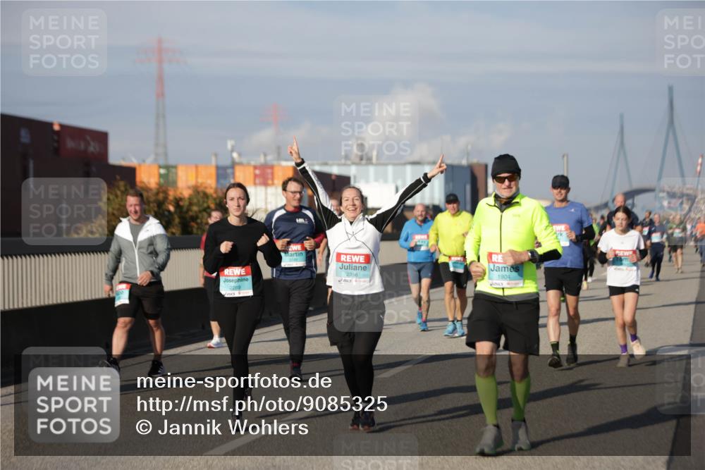 03.10.2025 - Köhlbrandbrückenlauf Jannik Wohlers http://msf.ph/oto/9085325 03.10.2025 10:07:25 Position 3 2289, 2356, 1904 meine-sportfotos.de