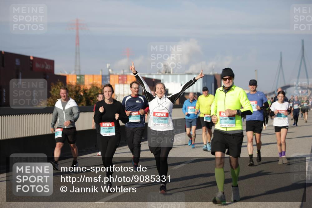03.10.2025 - Köhlbrandbrückenlauf Jannik Wohlers http://msf.ph/oto/9085331 03.10.2025 10:07:25 Position 3 2289, 2356, 1904 meine-sportfotos.de