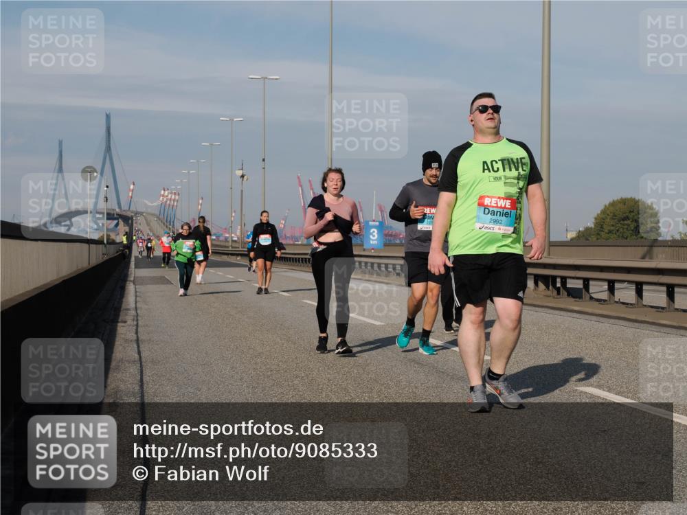 03.10.2025 - Köhlbrandbrückenlauf Fabian Wolf http://msf.ph/oto/9085333 03.10.2025 10:20:22 Position 3 3, 27, 2992 meine-sportfotos.de