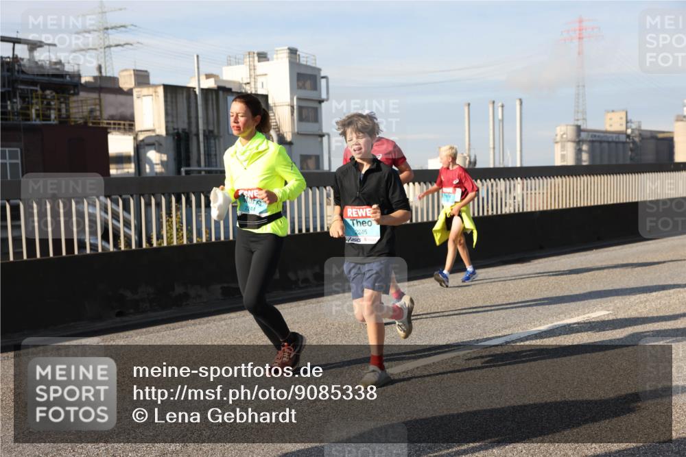 03.10.2025 - Köhlbrandbrückenlauf Lena Gebhardt http://msf.ph/oto/9085338 03.10.2025 10:05:29 Position 2 2245 meine-sportfotos.de