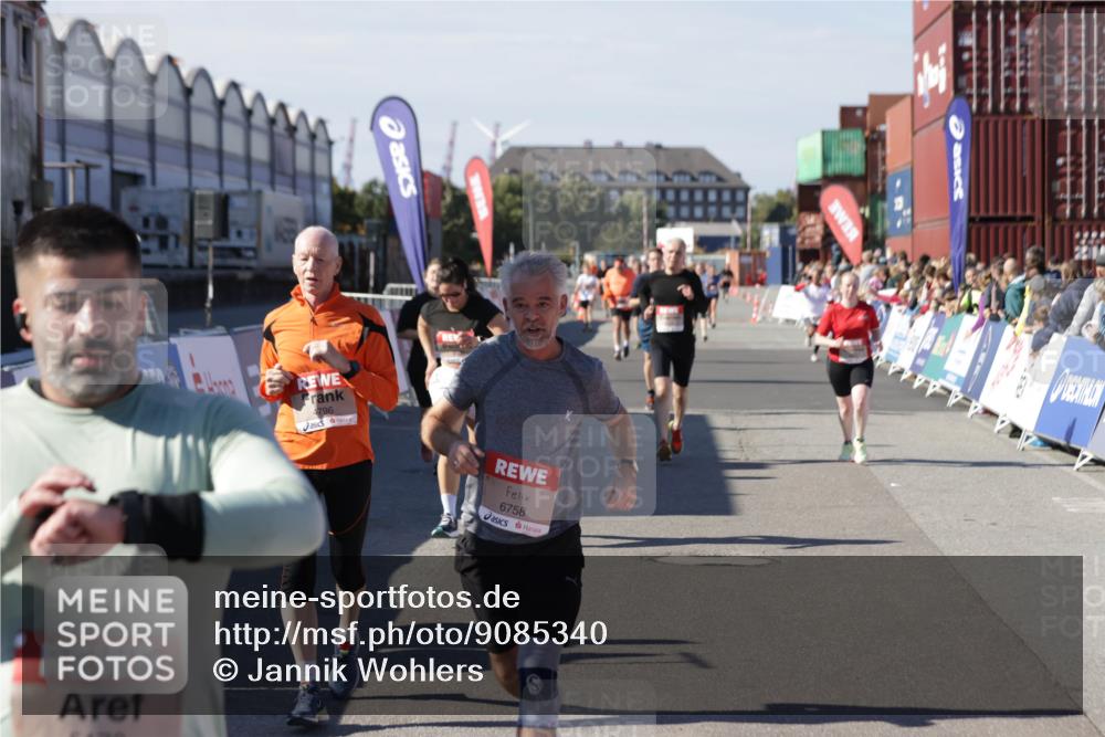 03.10.2025 - Köhlbrandbrückenlauf Jannik Wohlers http://msf.ph/oto/9085340 03.10.2025 13:18:37 Ziel 4154, 4280, 4606, 4796, 4812, 4819, 4826, 4882, 5115, 5178, 5192, 6084, 6429, 6500, 6596, 6700, 6758 meine-sportfotos.de