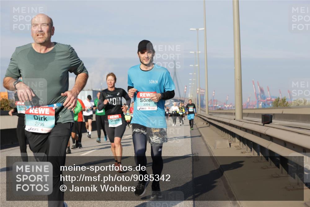 03.10.2025 - Köhlbrandbrückenlauf Jannik Wohlers http://msf.ph/oto/9085342 03.10.2025 09:56:49 Position 3 18, 2799, 1771, 3394 meine-sportfotos.de