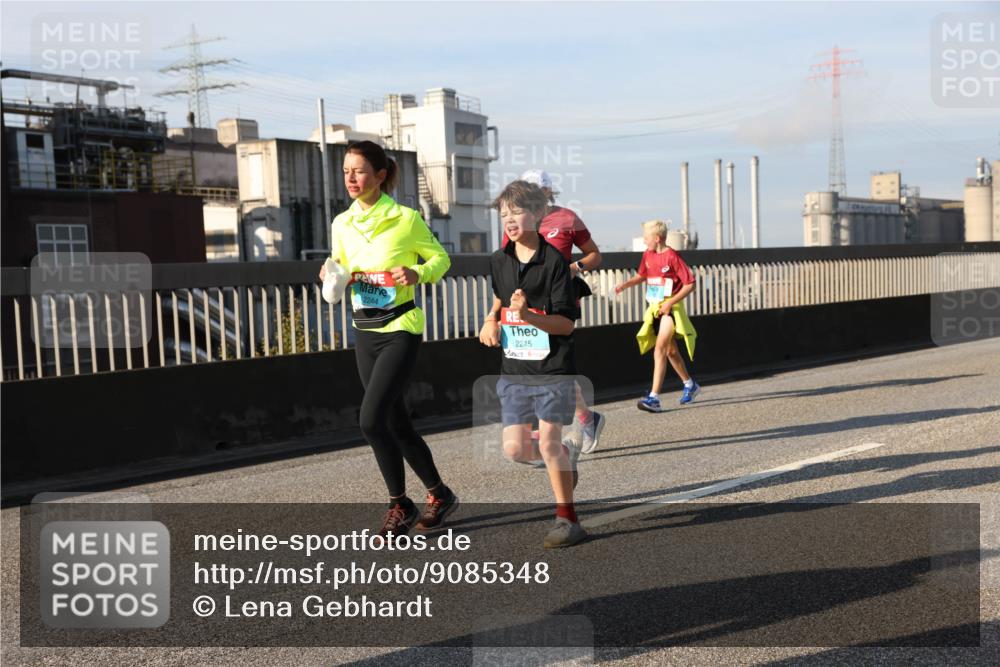 03.10.2025 - Köhlbrandbrückenlauf Lena Gebhardt http://msf.ph/oto/9085348 03.10.2025 10:05:29 Position 2 2244, 2245 meine-sportfotos.de