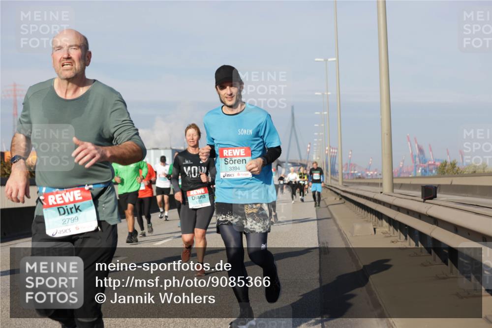 03.10.2025 - Köhlbrandbrückenlauf Jannik Wohlers http://msf.ph/oto/9085366 03.10.2025 09:56:49 Position 3 3394, 2799 meine-sportfotos.de