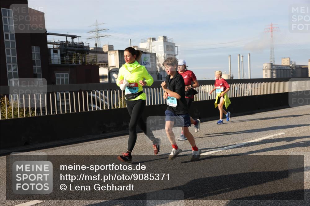 03.10.2025 - Köhlbrandbrückenlauf Lena Gebhardt http://msf.ph/oto/9085371 03.10.2025 10:05:29 Position 2 244, 2245 meine-sportfotos.de
