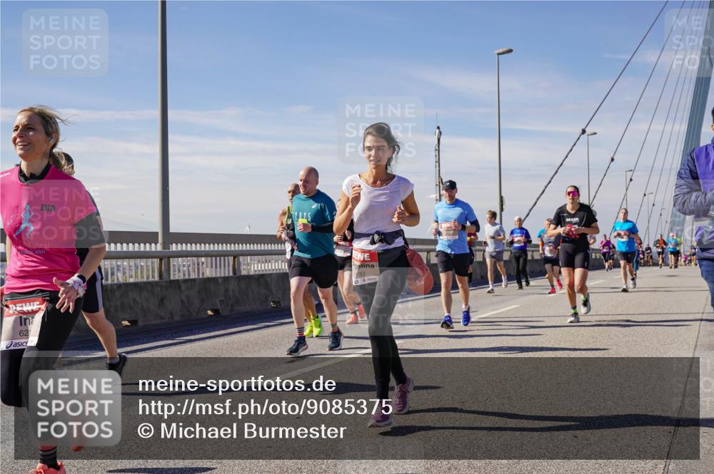 03.10.2025 - Köhlbrandbrückenlauf Michael Burmester http://msf.ph/oto/9085375 03.10.2025 12:43:03 Position 2 2, 1, 25, 621 meine-sportfotos.de