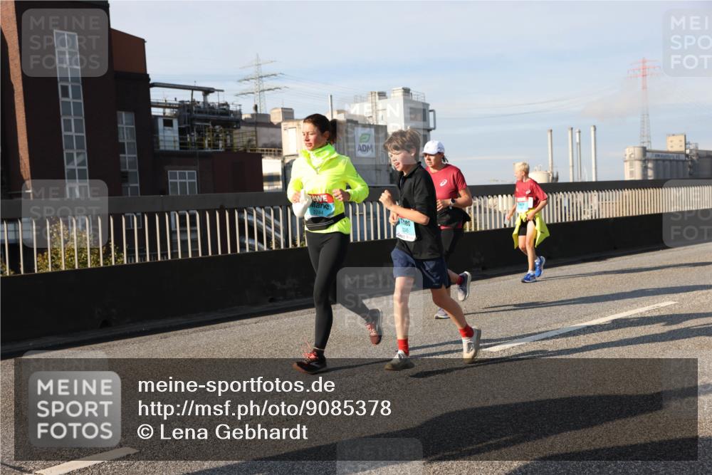 03.10.2025 - Köhlbrandbrückenlauf Lena Gebhardt http://msf.ph/oto/9085378 03.10.2025 10:05:29 Position 2 2244, 2245 meine-sportfotos.de
