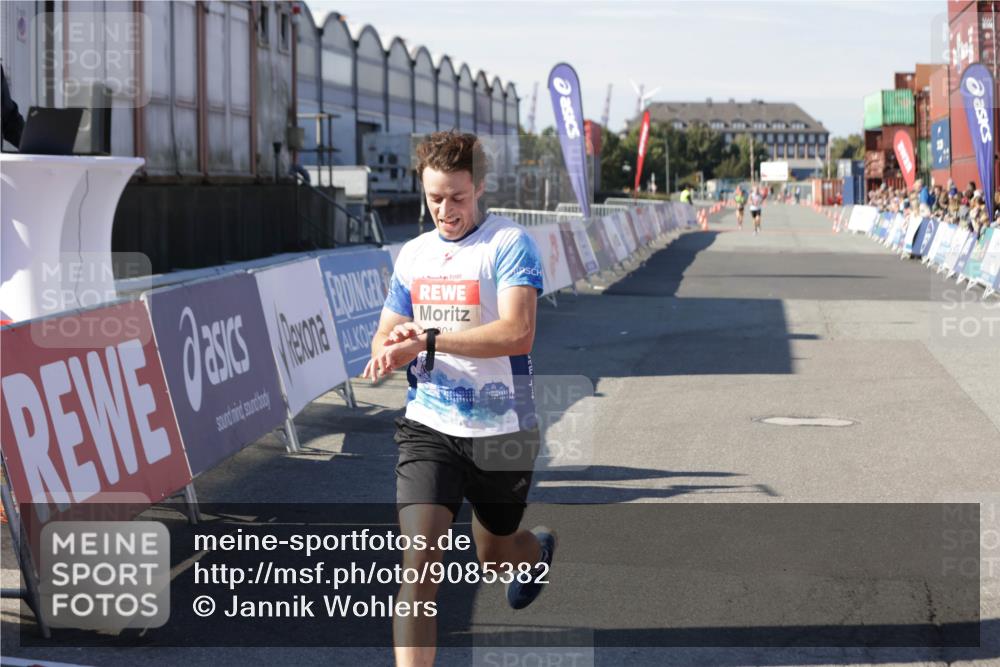 03.10.2025 - Köhlbrandbrückenlauf Jannik Wohlers http://msf.ph/oto/9085382 03.10.2025 12:52:19 Ziel 4301 meine-sportfotos.de